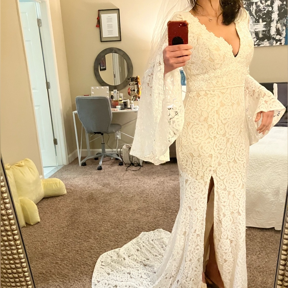 Boho wedding dress. Excellent condition. Unaltered PENDING SALE
